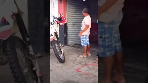 TODO MUNDO TEM UM AMIGO SACANA , VEJA O QUE ESSE AMIGO FEZ ( MEME ) ( VIRAL ) #SHORTS