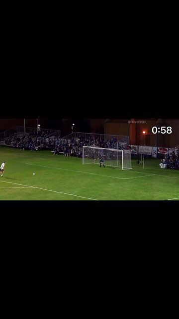 His face is a magnet 😂