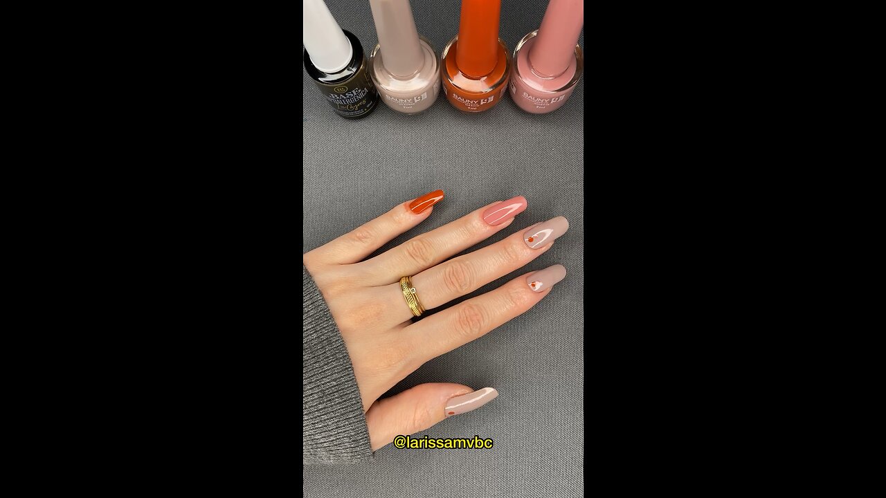 Esmaltação delicada 🧡