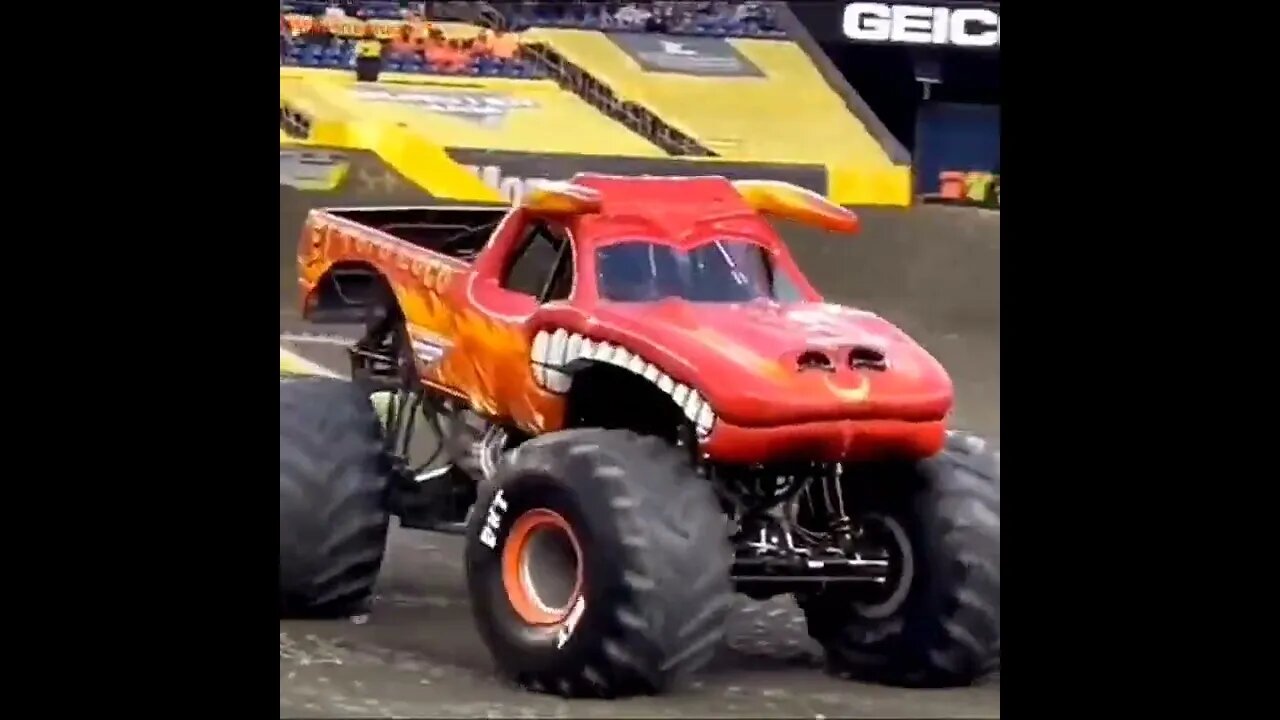 #20 Monster Jam - SEE WHAT HAPPENS AND SUBSCRIBE HELP ME POST MORE VIDEOS A DAY - #LéoSócrates