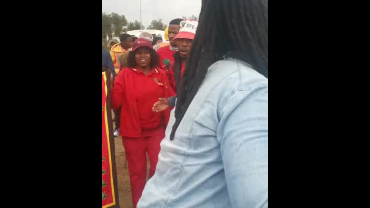 EFF march to Johann Rupert’s farm (1)