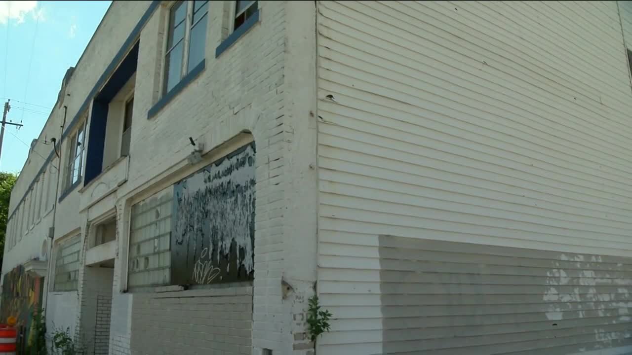 Milwaukee police work to identify skeletal remains found in abandoned building