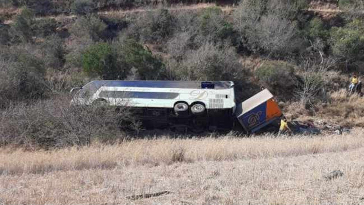 28 killed after luxury bus overturns on N2 in Eastern Cape