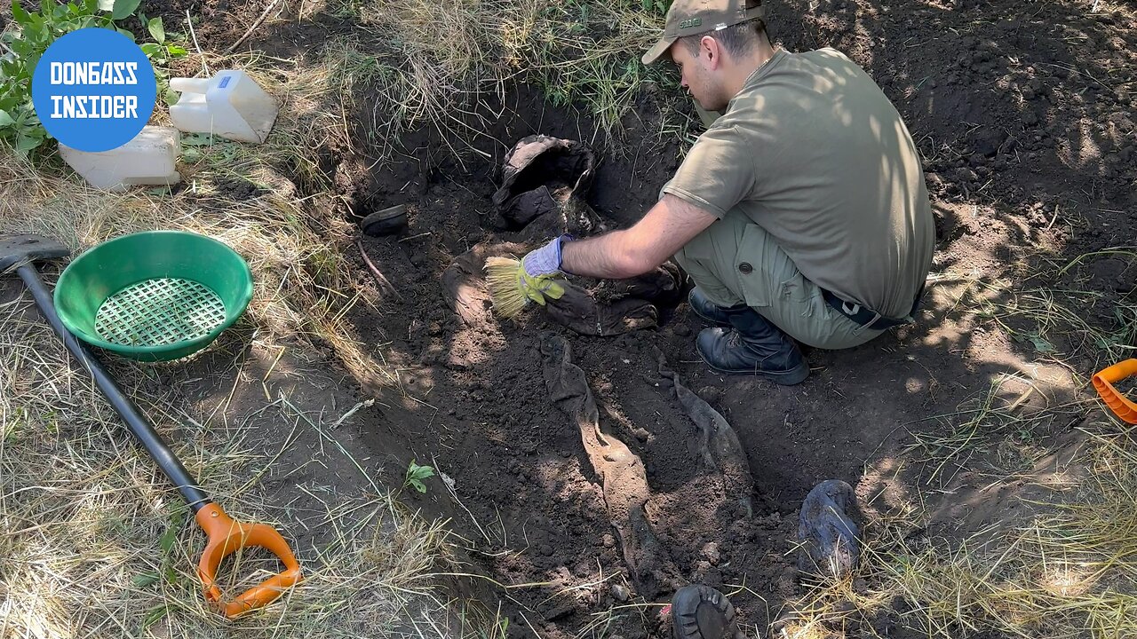 (18+) Exhumation des corps de deux civils trouvés près de Marioupol – 22.06.2023