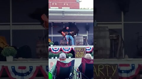 Which The Voice Winner performs in Itty bitty Kansas town?