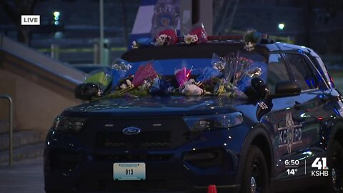 Citizens pay respects to fallen officer, K-9 and pedestrian