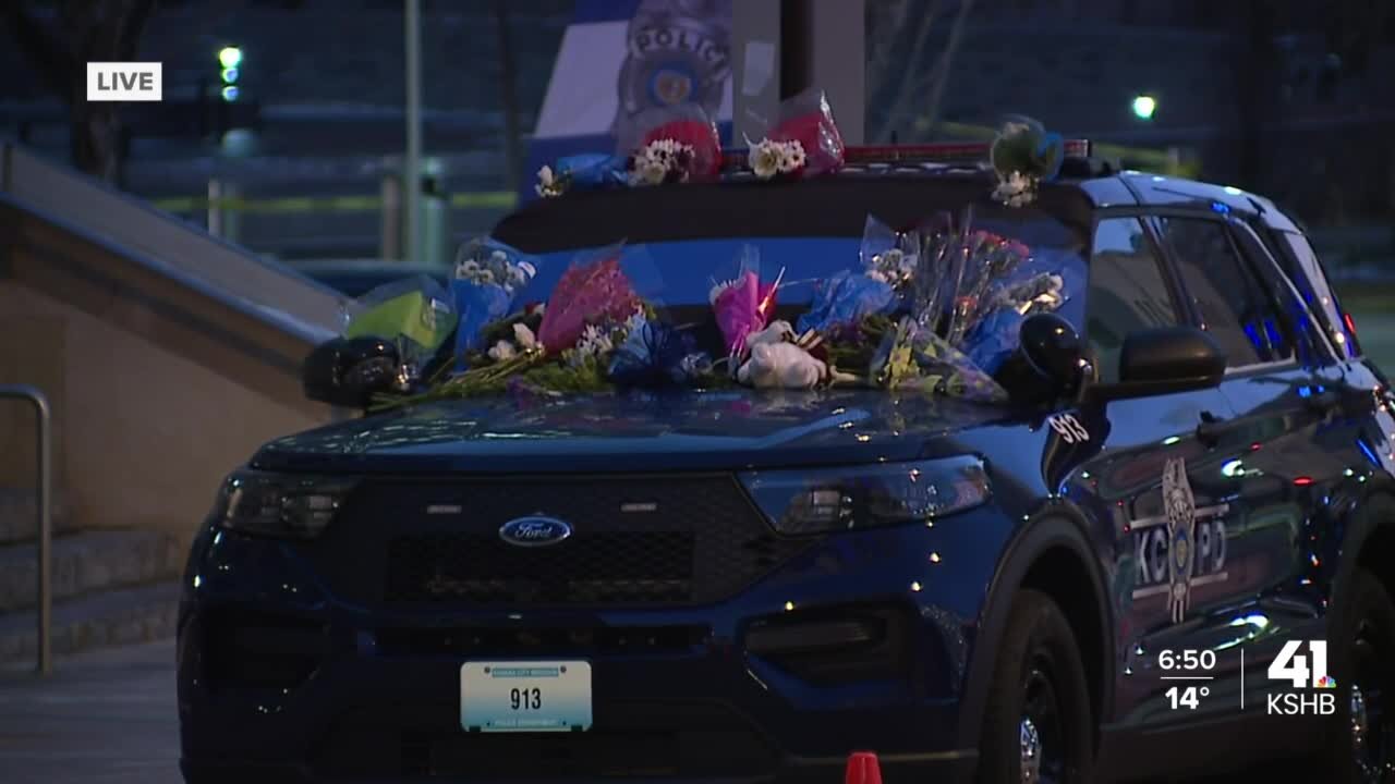 Citizens pay respects to fallen officer, K-9 and pedestrian