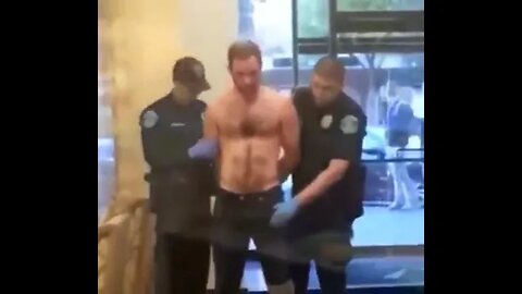 Cop grabs a guy's pingas