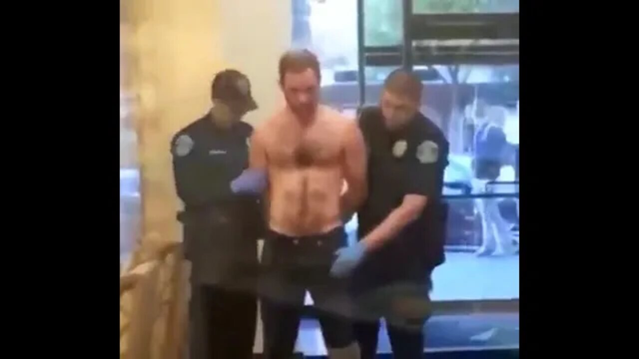 Cop grabs a guy's pingas
