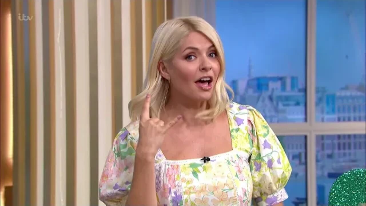 Holly Willoughby STW ft Essex Girl With No TV 20220629