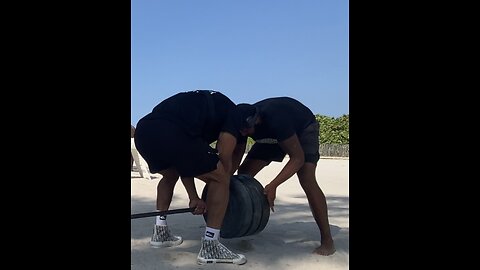 HOW TO DO DEADLIFTS WITH @larrywheels AT MUSCLE BEACH