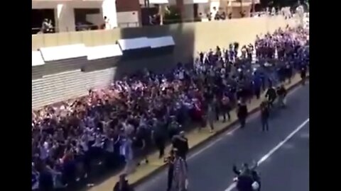 Argentinos partindo para o Velório de Maradona pela manhã
