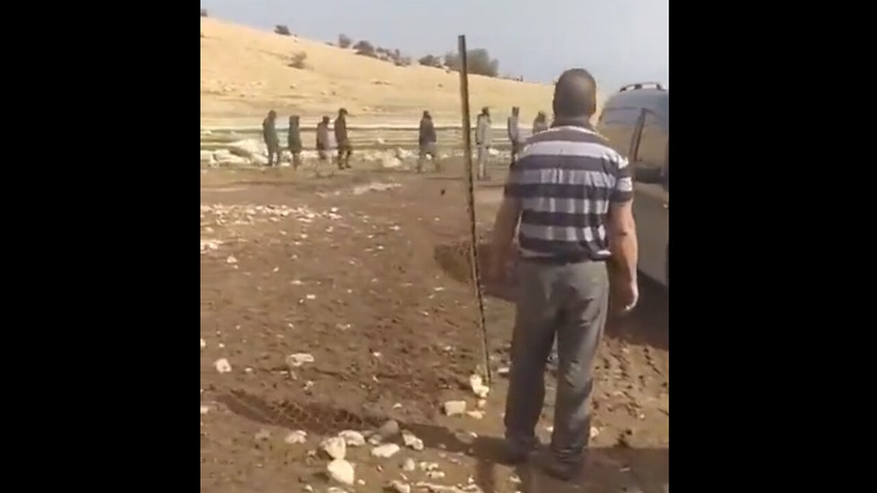 Armed Israeli settlers steal livestock from Palestinian residents