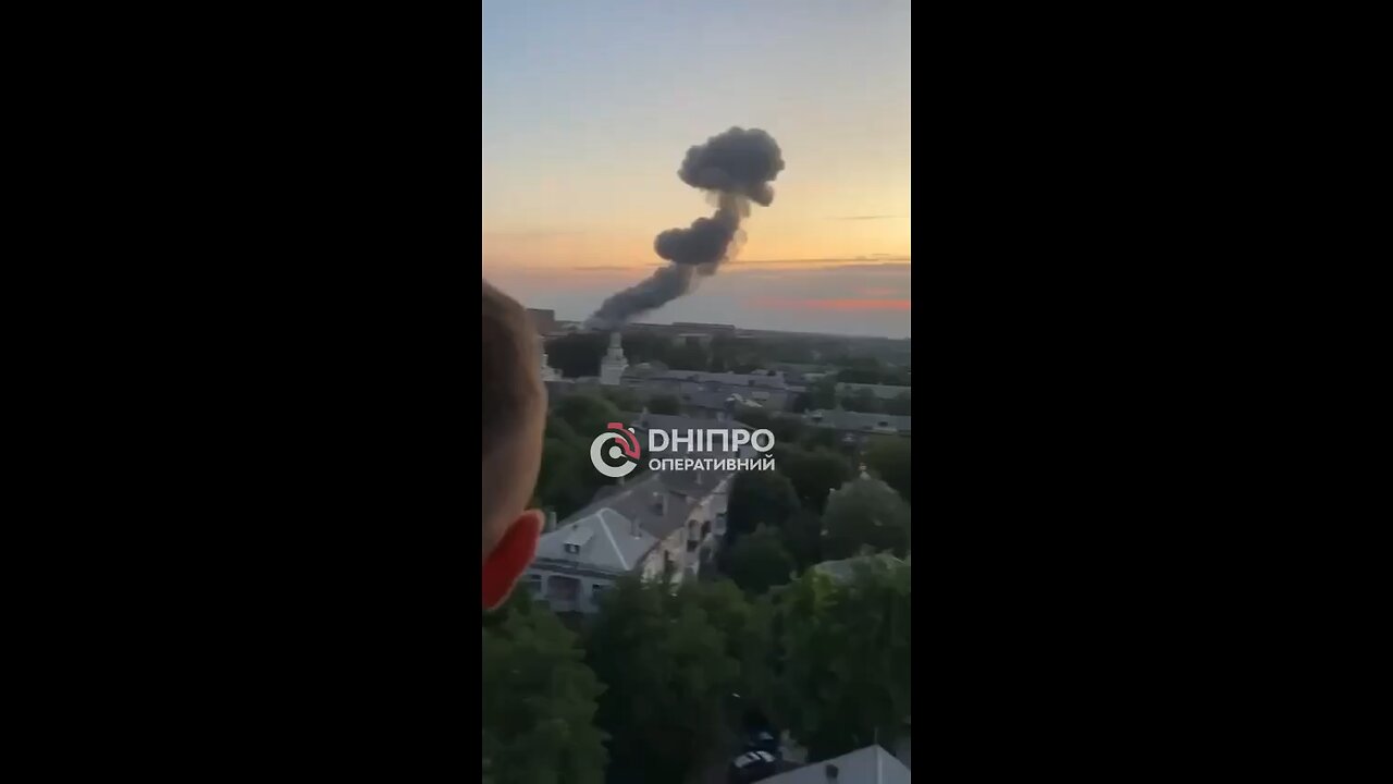 Russian missile hits SBU building in Ukraine. Failed air defense missile can also be seen