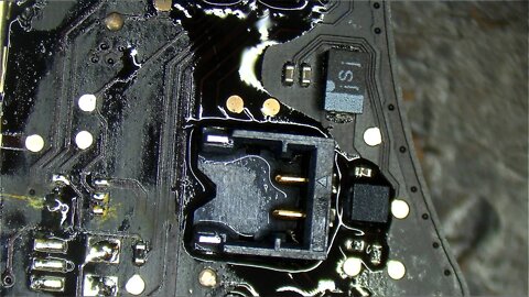 A bad onewire circuit repair video fixing Macbook Air that doesn't charge