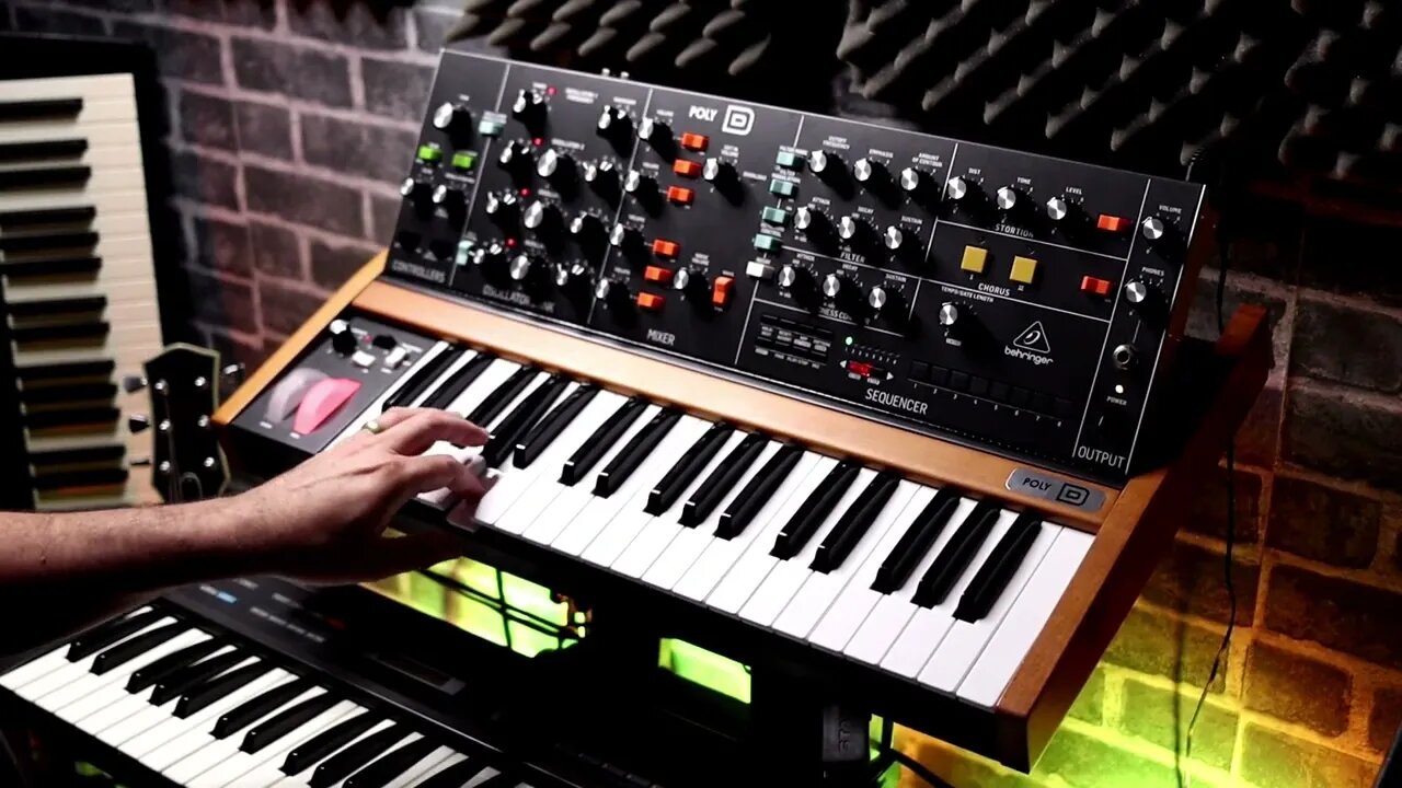 BEHRINGER POLY D - Checking the LFO #Behringer
