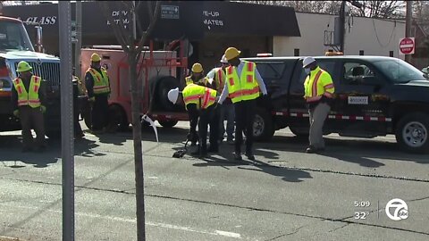 Lt. Gov., other lawmakers join efforts to patch potholes