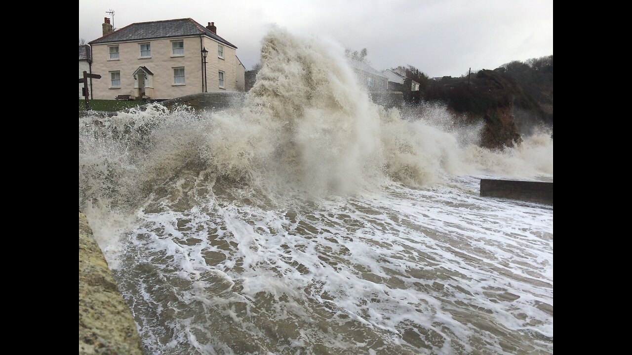 Unbelievable footage - natural disasters caught on camera - Mother Nature Angry