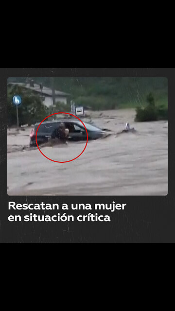 Dramático rescate en Eslovenia de un mujer atrapada en un coche