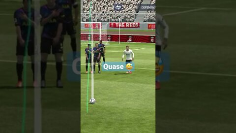 Boa batida na bola mais o goleiro tava nela !