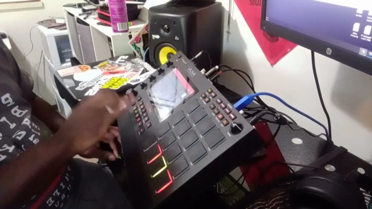 Saturday Fun With The MPC LIVE 2.(Sample Flippin)