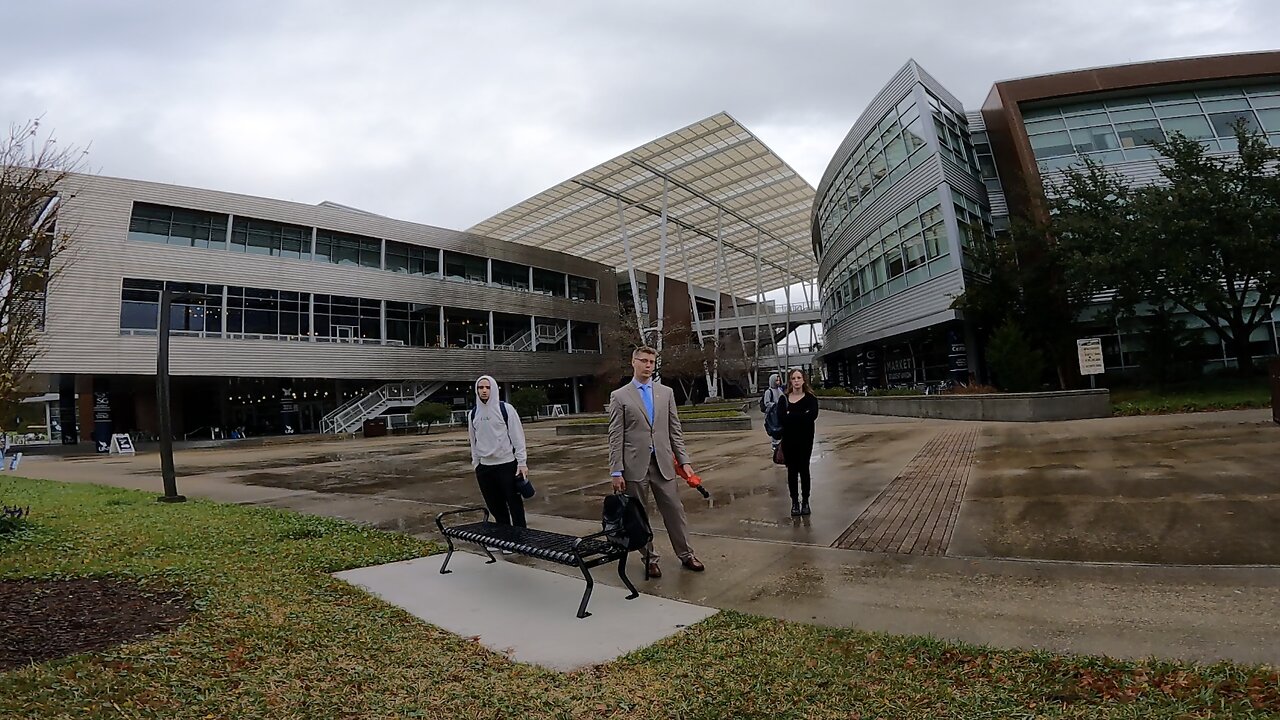 University of North Florida: Pouring Rain, 1 Christian Student Encourages Me, Contending w/ A Hard Hearted Catholic Helps Draw A Small Crowd, Exalting Jesus Christ