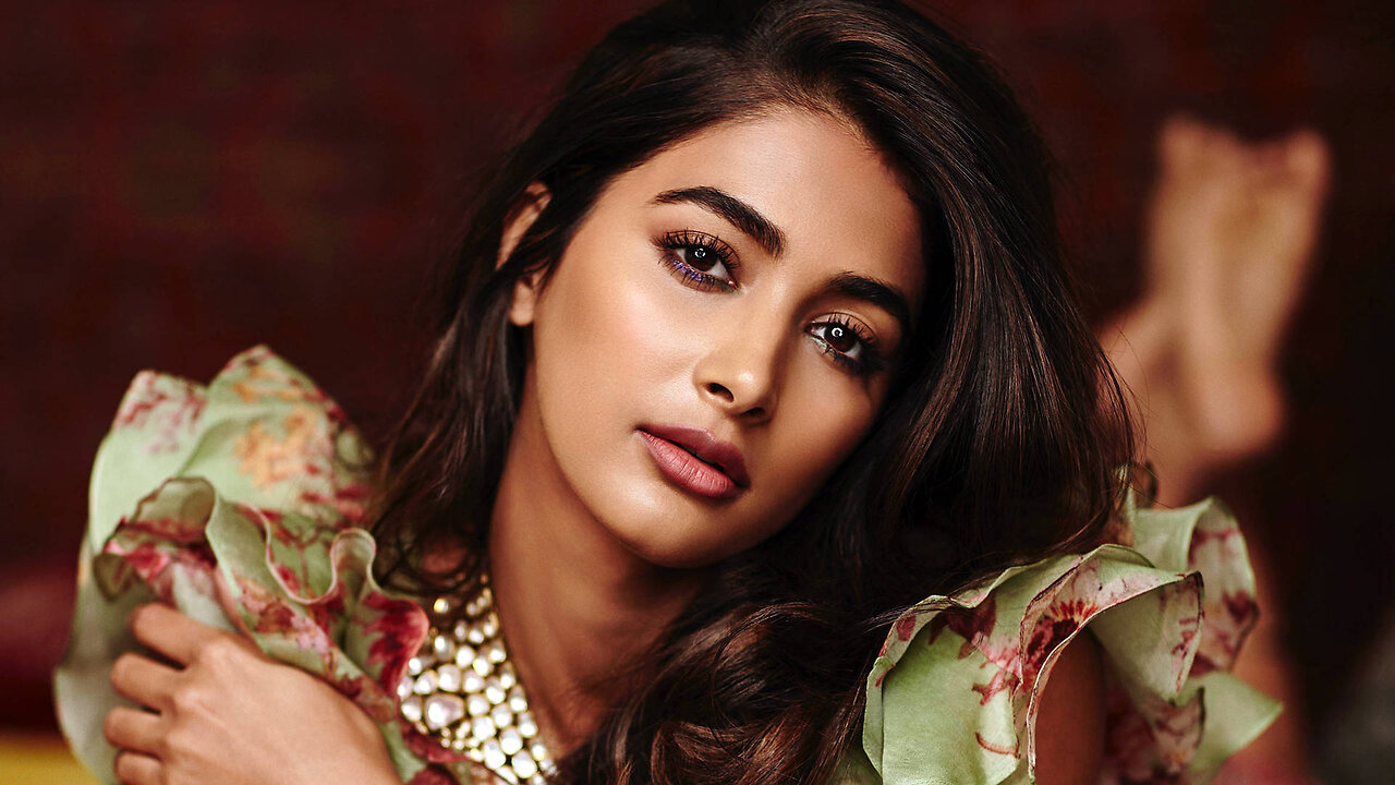 When you see her beauty.pooja hegde video