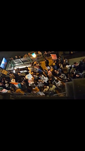 American College Student Protesters Chant: 'Burn Tel Aviv To The Ground'