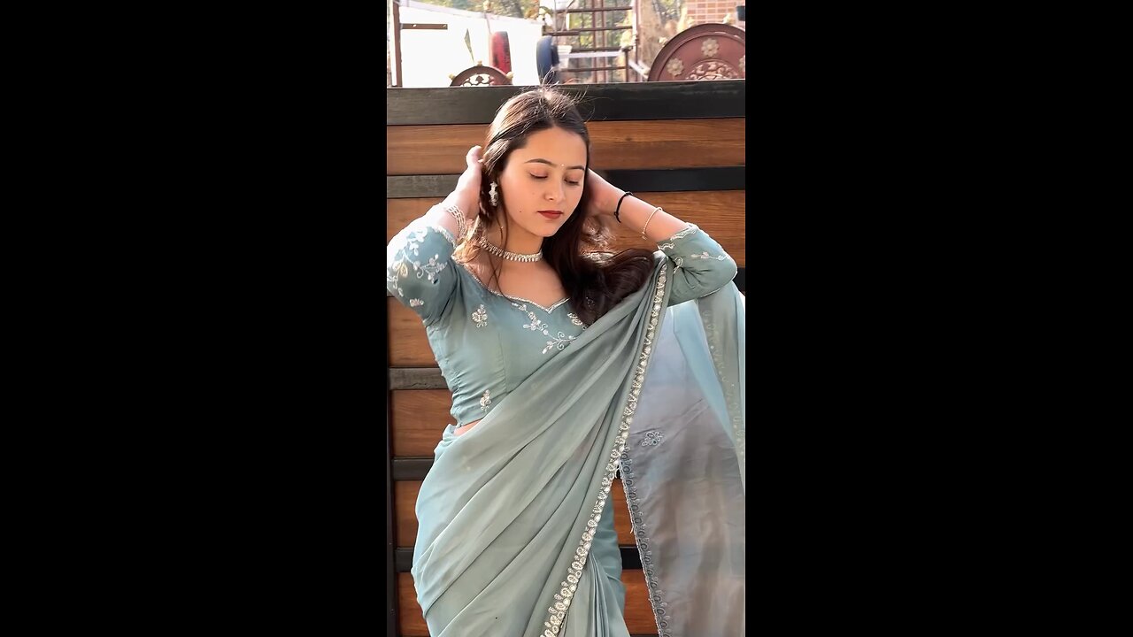 Trending fashion beauty in saree 🥰🥰💙 Beauty queen in saree