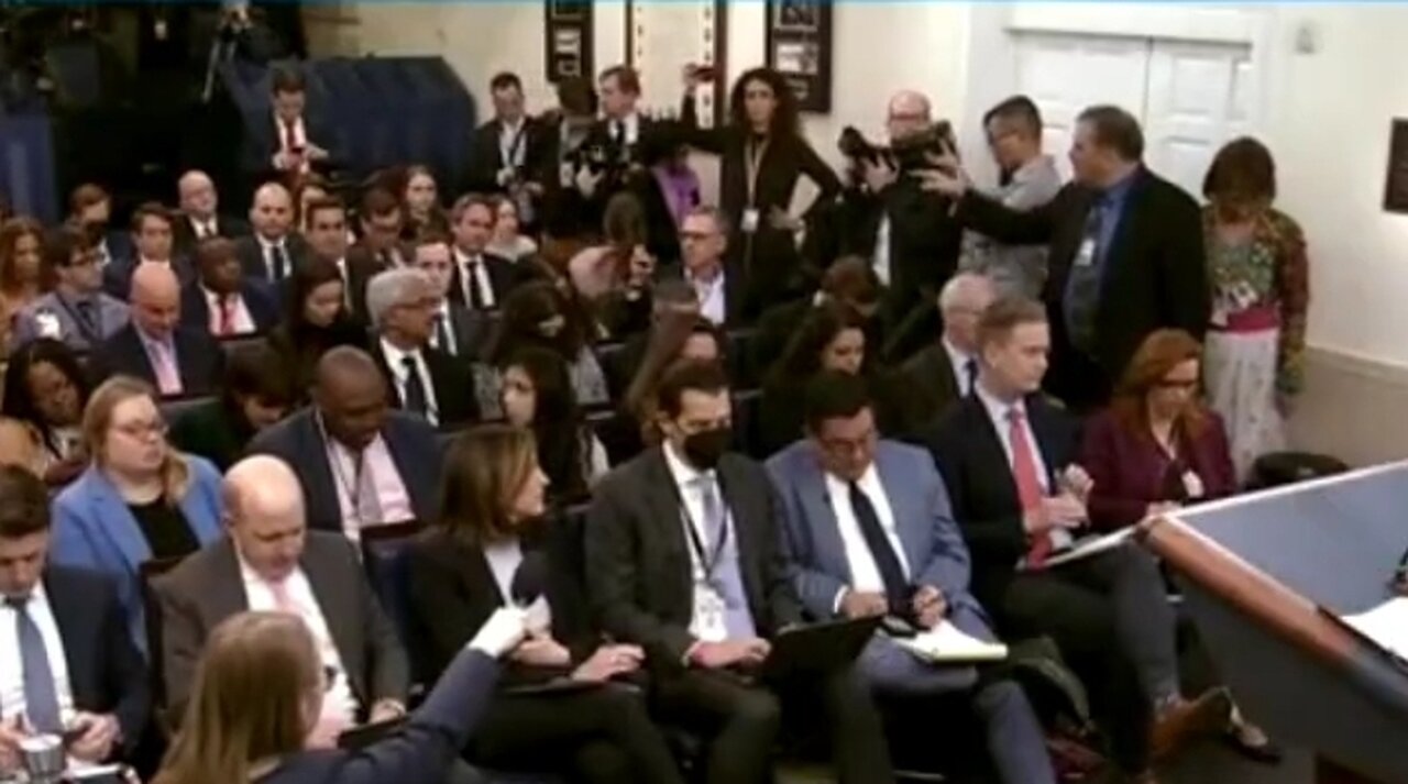 Chaos Erupts In WH Press Briefing As Reporters Yell At Each Other