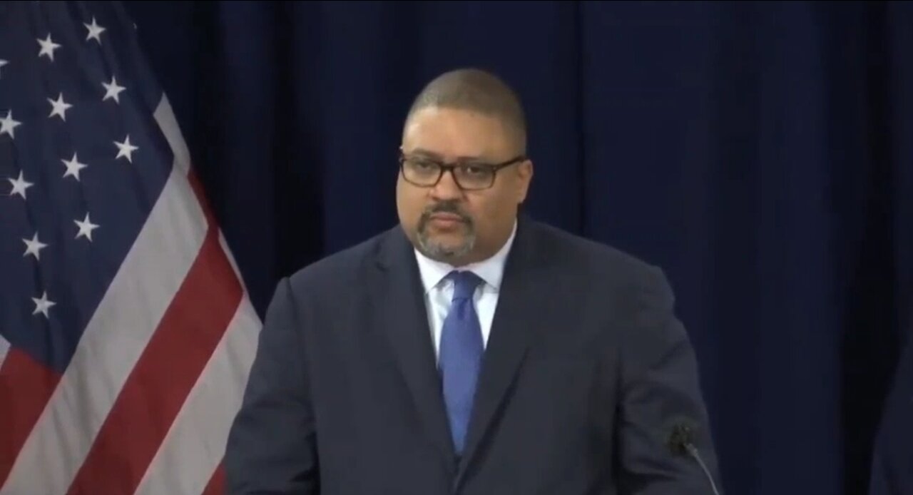DA Alvin Bragg: The Law Doesn't Require Us To Specify Trump's Crimes