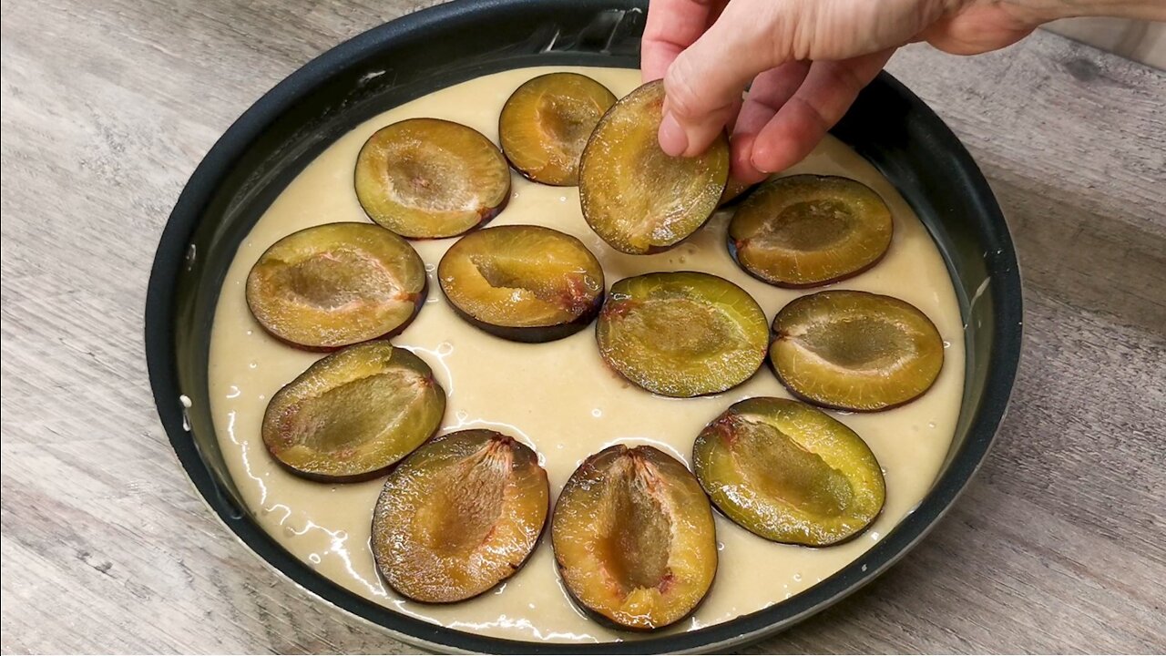 A quick and easy plum cake recipe with only 5 ingredients!