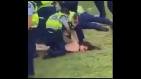 How Police Treated Peaceful Protestors, Parliament, Wellington, New Zealand, 10 Feb, 2021