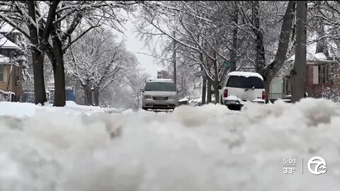 Snow removal crews meet deadline for clearing Detroit's roads