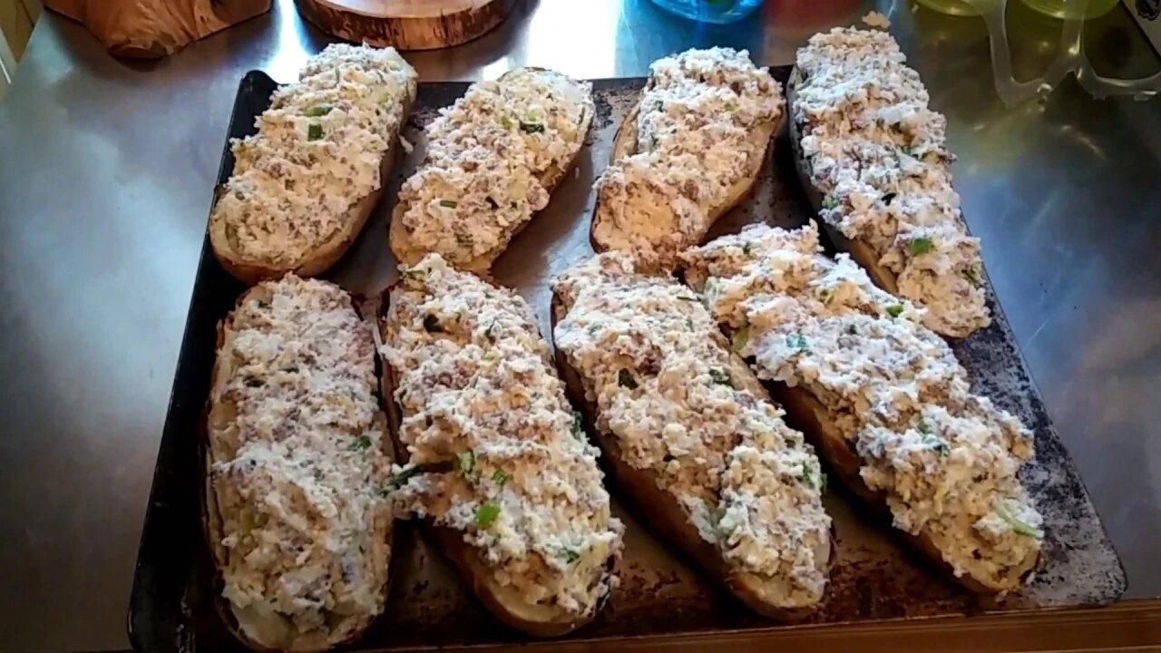 Stuffed potatoes with ground venison