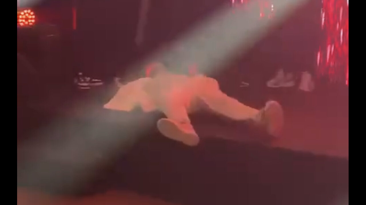 Brazilian Gospel Singer Collapses And Dies On Stage 💉 (2023)