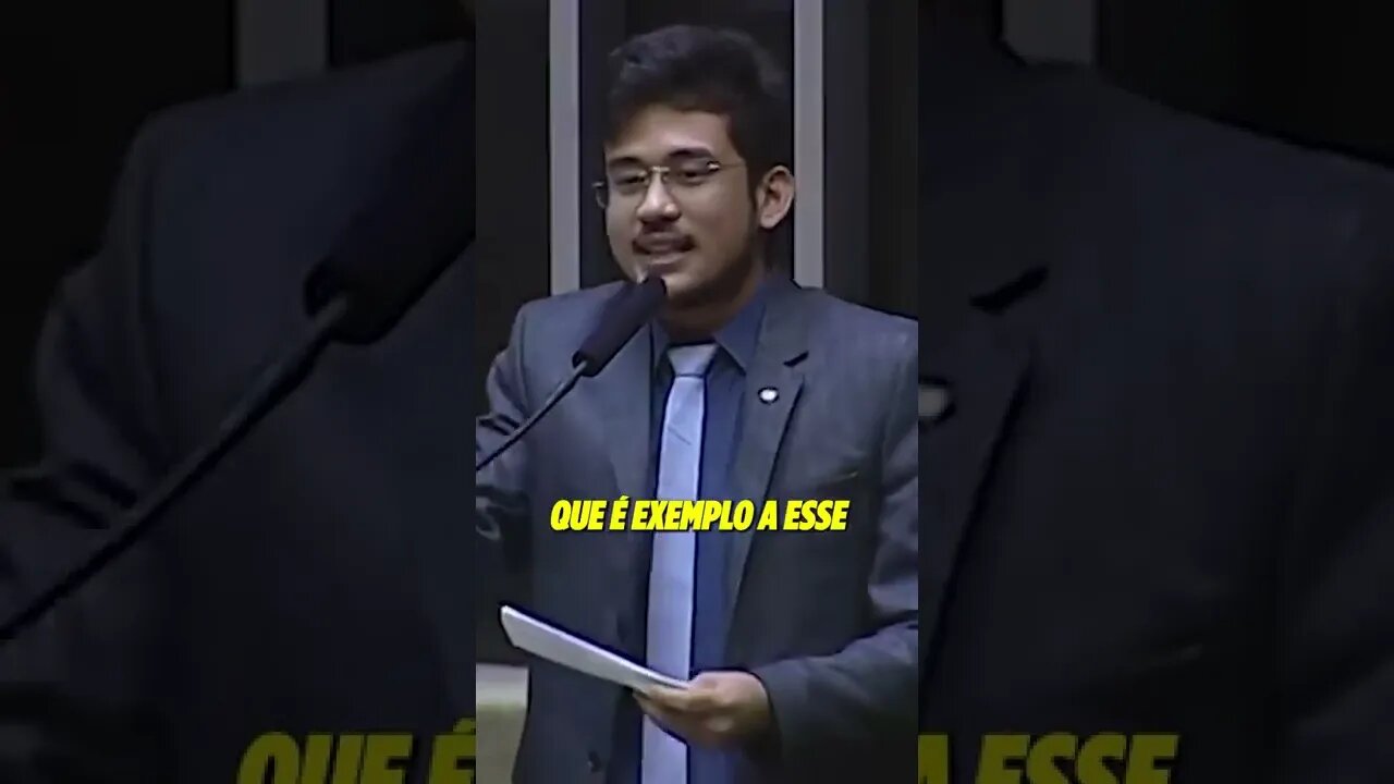 DEPUTADA SE ORGULHA DE NUNCA TER LIDO! | #shorts do MBL