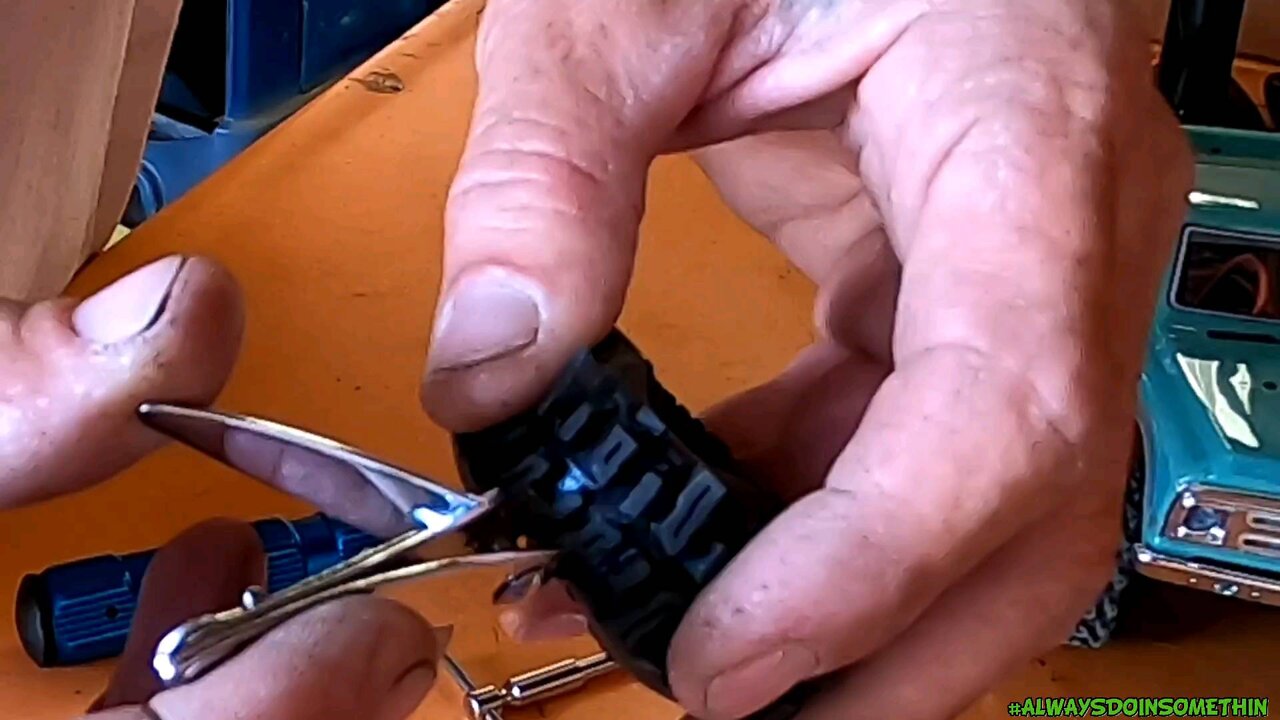 RC Mud Slinger Tires cutting lugs