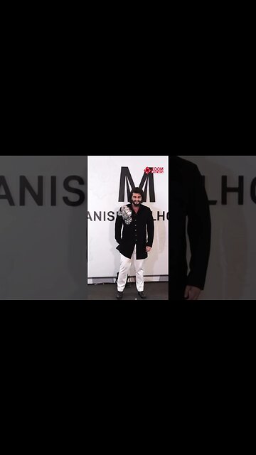 Arjun Kapoor & sister Anshula pose for the paps at Manish Malhotra's couture show #shorts