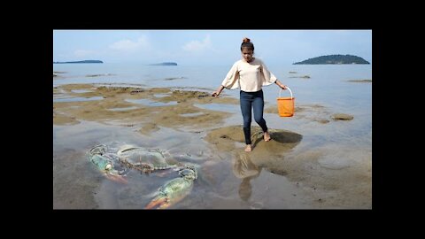 🔴 Catch And Cook Sea Crab At the Beach - Crab Cooking on Sand