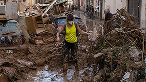 Spain's king and queen pelted with mud in flood-hit Valencia