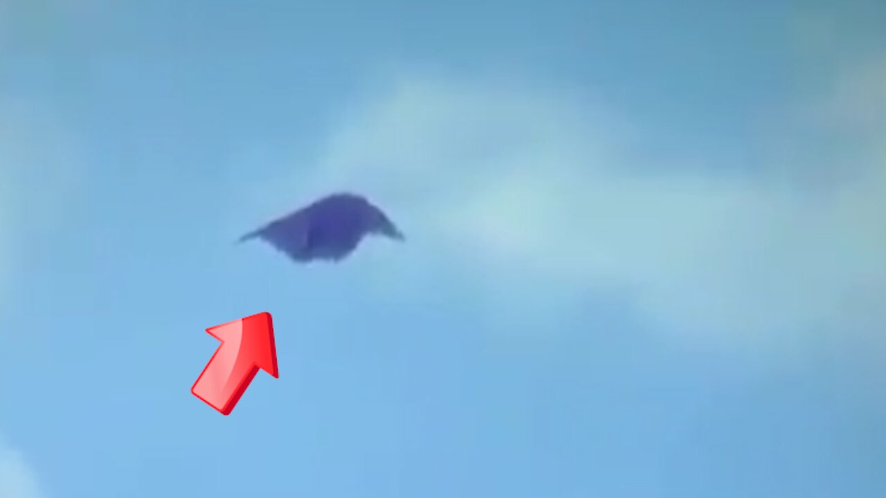 Strange triangle-shaped UFO seen with zoom camera over residential area [Space]