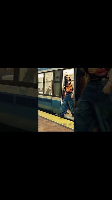Tres chic Metro #montreal #viralvideo #traintravel