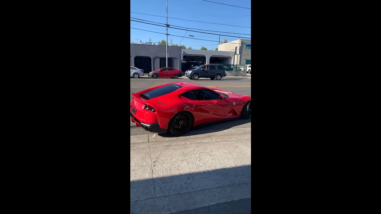 FERRARI 812 Superfast doing donuts