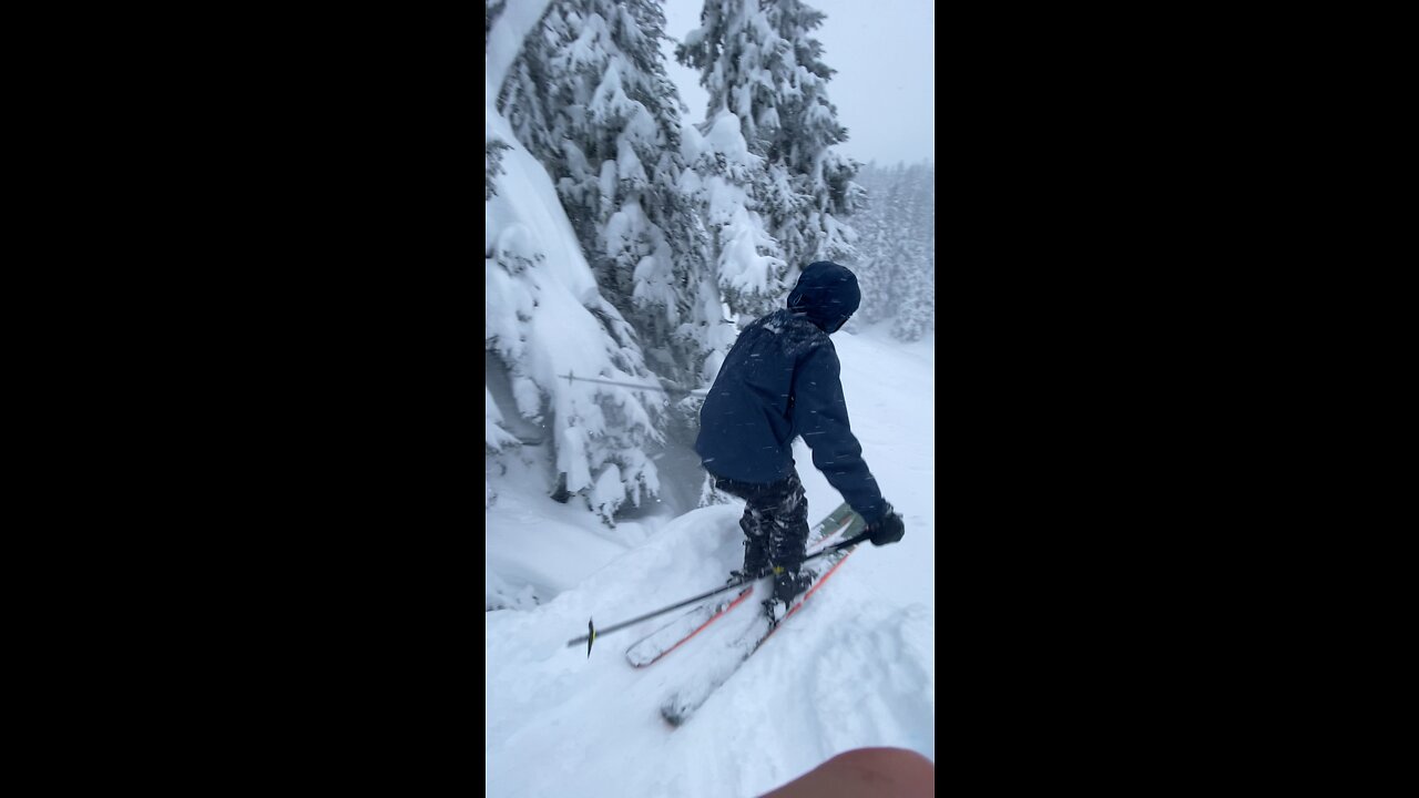 40ft cliff send on skis!