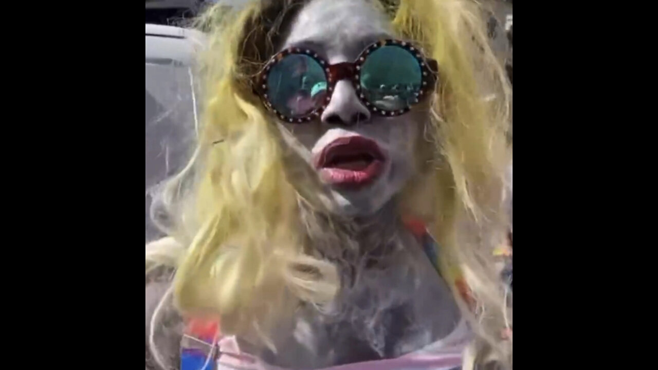 Meet Performance Artist CrackHead Barney- At the Court House Advocating Trumps Arrest! Same Woman, Different Location, Roe v Wade