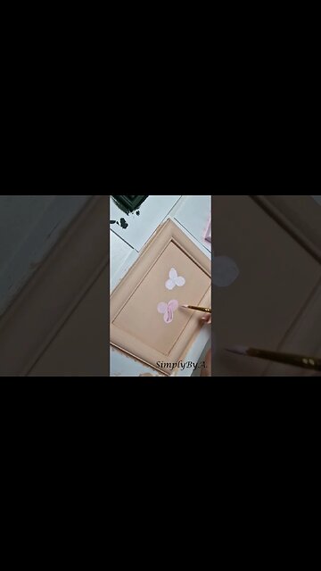 DIY THRIFT FLIP PHOTO FRAME #shorts #diy #diyhomedecor #thriftflip #diyframe #art #crafts