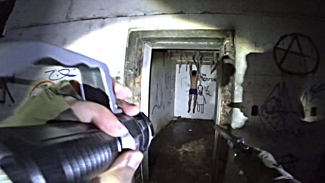 C0RP0 É VISTO NO NECR0TÉRl0 DESATIVADO