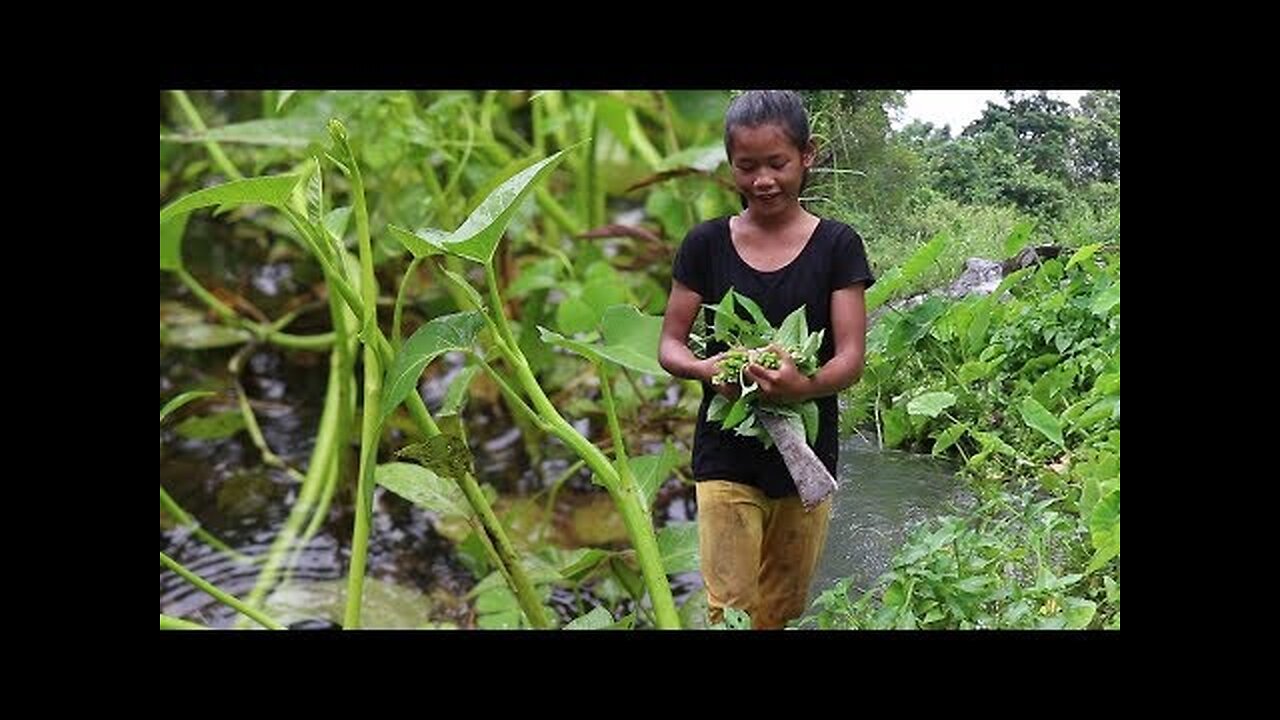 Prepare spinach Eat wonderful water spinach and practice basic survival techniques