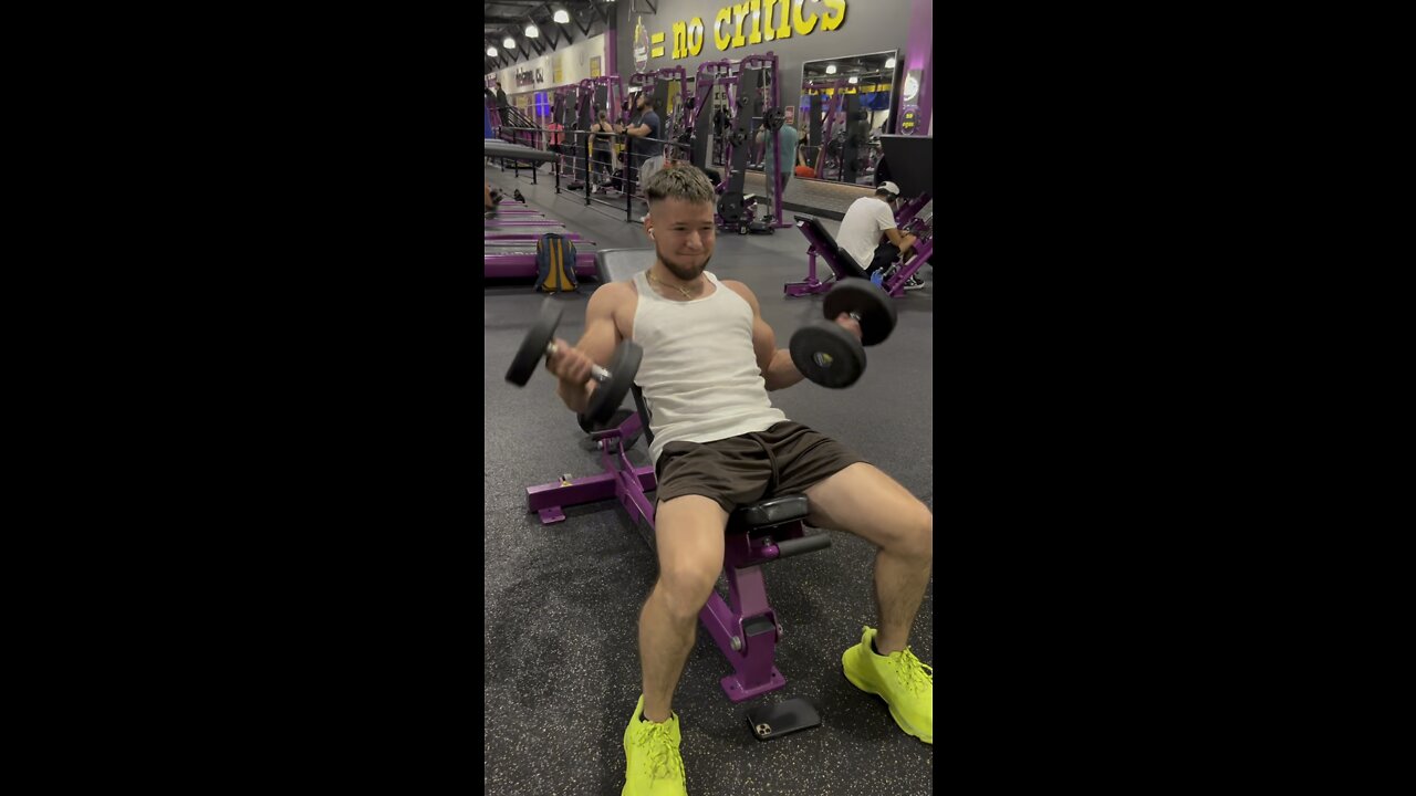 Don’t say funny sh**t while I’m doing my set please 😅